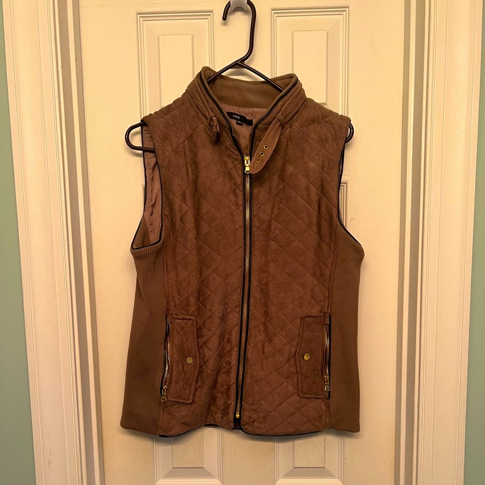 Cute quilted vest NWOT